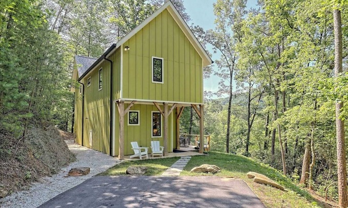 Clayton Cabin | Hot tub! Views Creek Sounds Mins to Downtown Clayton Pets Ok- Sassy Cabin