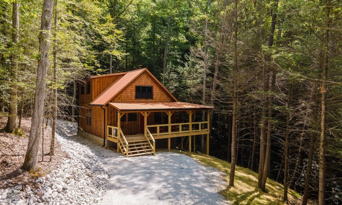 Campton Cabin | Hot Tub, WiFi, Adventure - New Family Cabin - Angel's View - Red River Gorge, Kentucky!