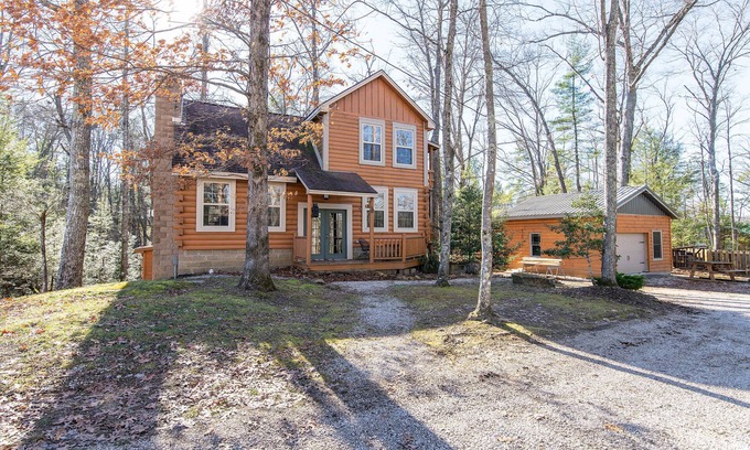 Rogers Cabin | Hot Tub & WiFi - Large Family Cabin - Climber's Haven - Red River Gorge, Kentucky!
