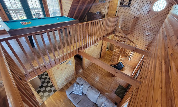 Stanton Cabin | Hot Tub, WiFi & Pool Table - Perfect Cabin Retreat - Mountain Rose - Getaway to Red River Gorge, KY!