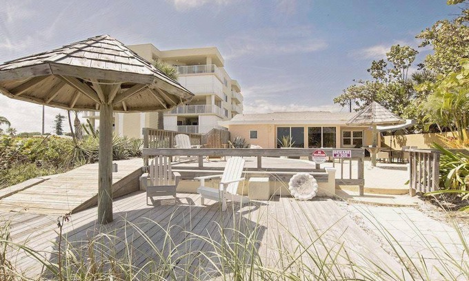 Cocoa Beach Hotel | Hotel ∙ 127 guests