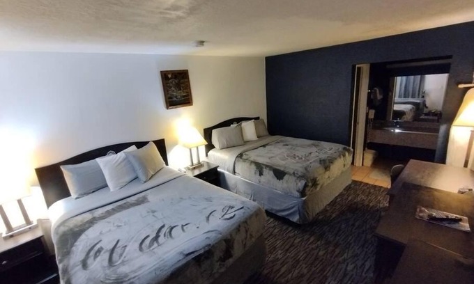 Stillwater Apartment | Hotel 2 Queen Beds Hotel Room 207 Booking