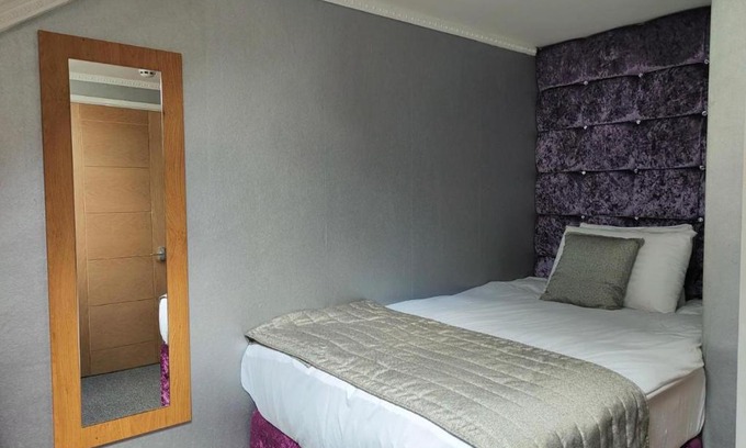 Newport Hotel | Hotel 24-7 Express