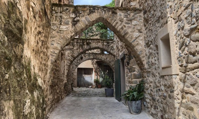 Besalu Hotel | Hotel 3 Arcs