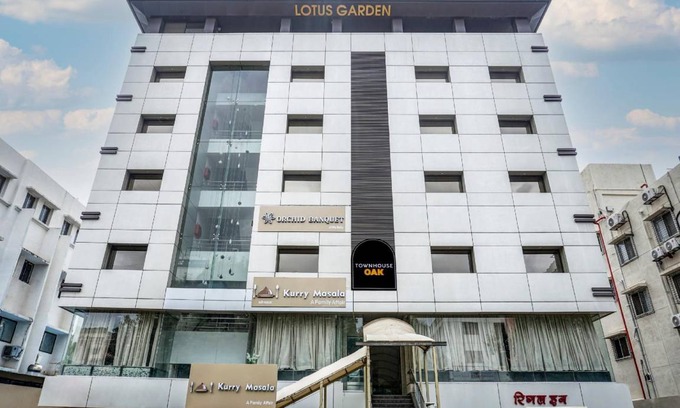 Pimpri Colony Hotel | Hotel ∙ 3 guests
