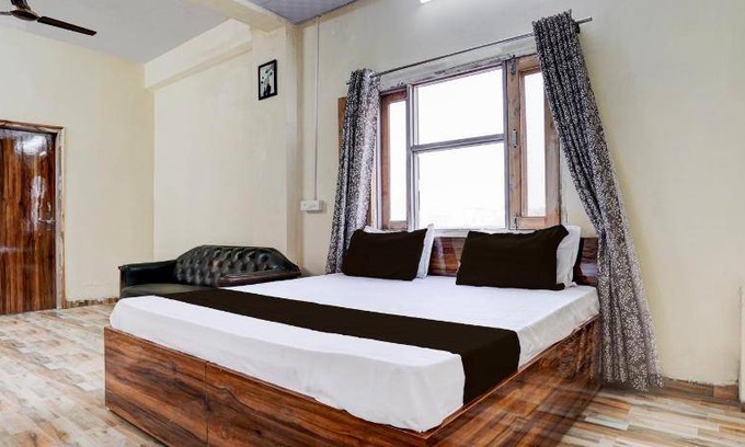 Gurugram Hotel | Hotel ∙ 3 guests
