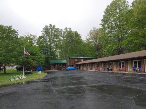 Valley Creek Run Hotel | Hotel ∙ 4 guests