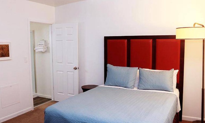 Frontier Hotel | Hotel ∙ 6 guests