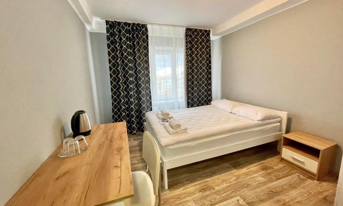 Holosiivskyj Hotel | Hotel 7F
