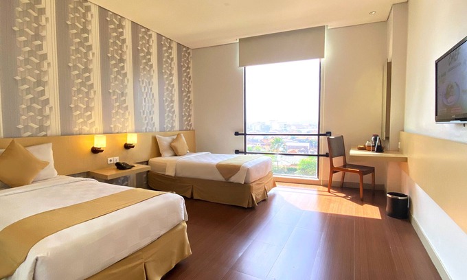 Surabaya Hotel | Hotel 88 Embong Malang by WH
