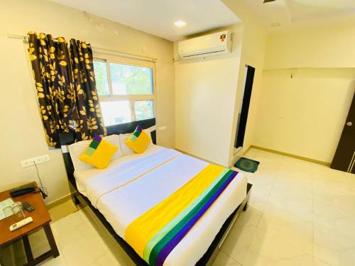 Navrangpura Hotel | Hotel Aakash Navrangpura