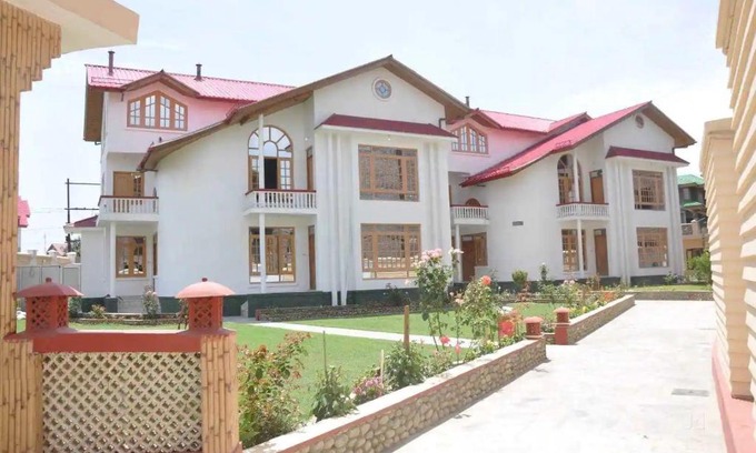 Rajbagh Hotel | Hotel Al Azrah