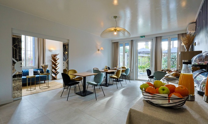 Riou - Petit Juas - Av de Grasse Hotel | Hotel Albert 1er