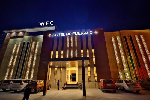 Mathura Hotel | Hotel B P Emerald, Mathura