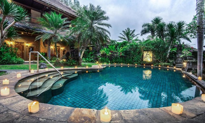 Kedewatan House | Hotel Bunga Permai