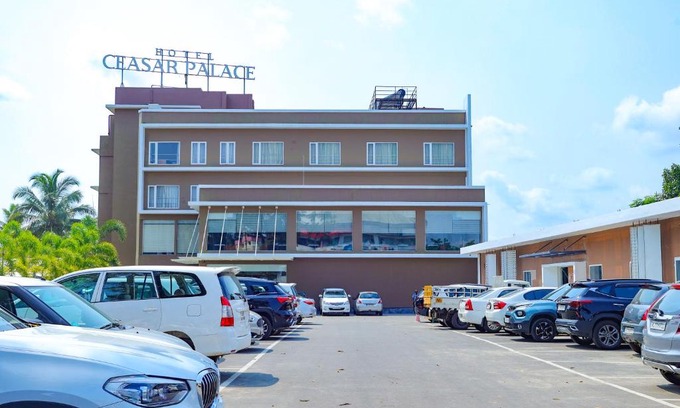 Nagampadam Hotel | Hotel Ceasar Palace Kottayam