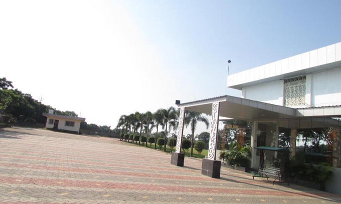 Khandwa Resort | Hotel Celebration Green