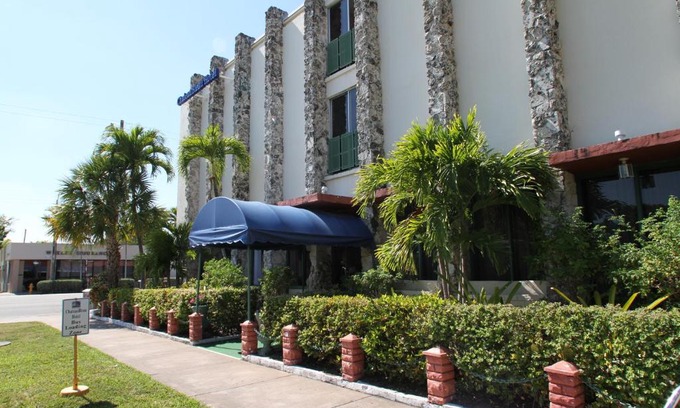 Douglas Hotel | Hotel Chateaubleau