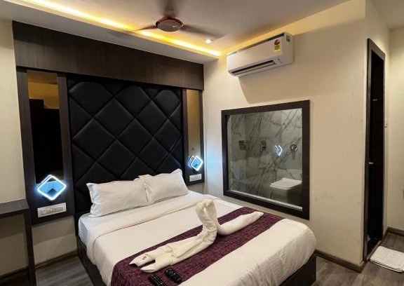Andheri West Hotel | Hotel Classio Andheri - Near DN Nagar Metro Station