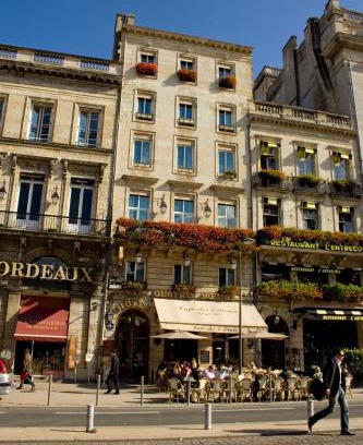 Hotel de Ville - Quinconces Hotel | Hotel des 4 Soeurs