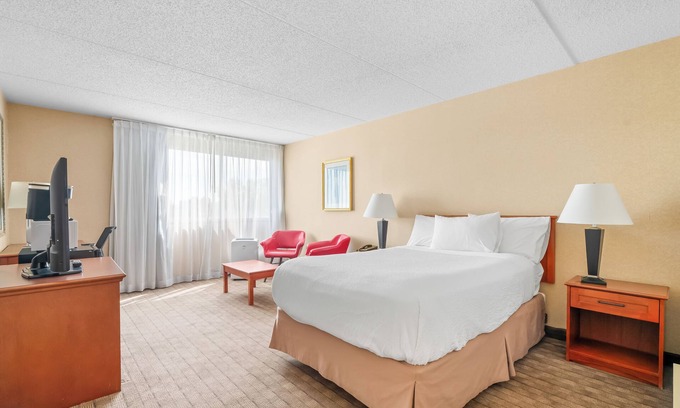 Southwest Calgary Hotel | Hotel Double Bed Suite w Parking, AC, Gym, Pool