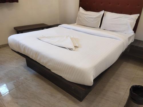 Thane West Hotel | Hotel Durga-Bluzap Hospitality Thane Railway Station