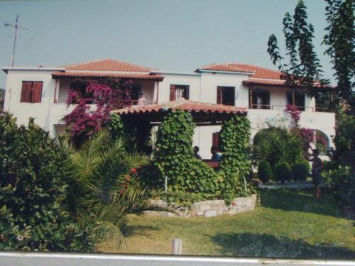 Kato Vrontou Hotel | Hotel Elytis
