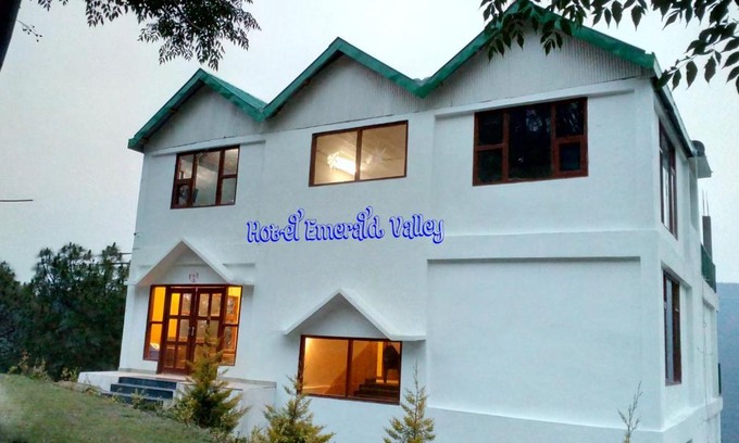 Kandaghat Hotel | Hotel Emerald Valley