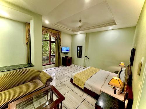 Karol Bagh Hotel | Hotel Florence Inn, Karol Bagh, New Delhi, 2 Min from Metro
