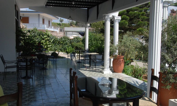 Qafe e Gjashtes Hotel | Hotel Freskia