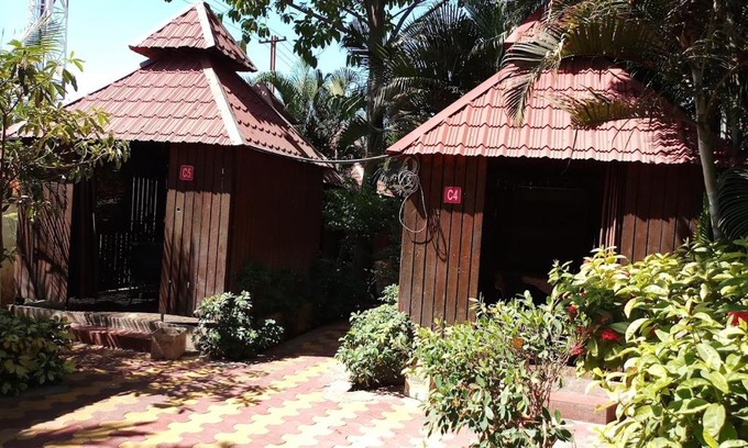 Koregaon Hotel | Hotel Gandharv Garden
