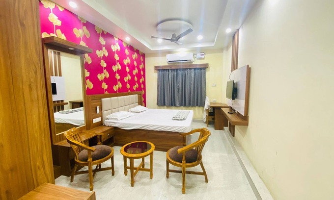 Varanasi Hotel | Hotel Ganga Vatika By GRB