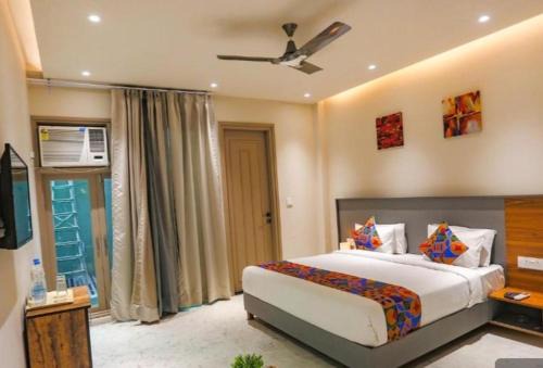 Sector 70 House | Hotel Global Corporate Noida