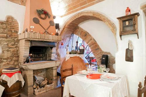 Castellina Marittima Hotel | Hotel Il Malandrone