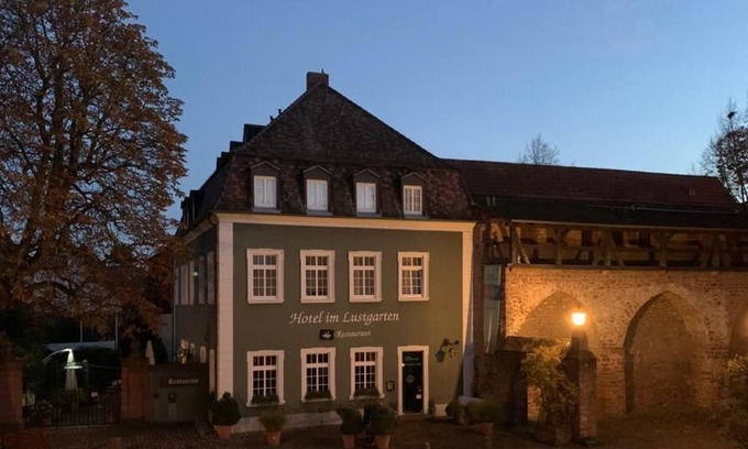 Ladenburg Hotel | Hotel im Lustgarten