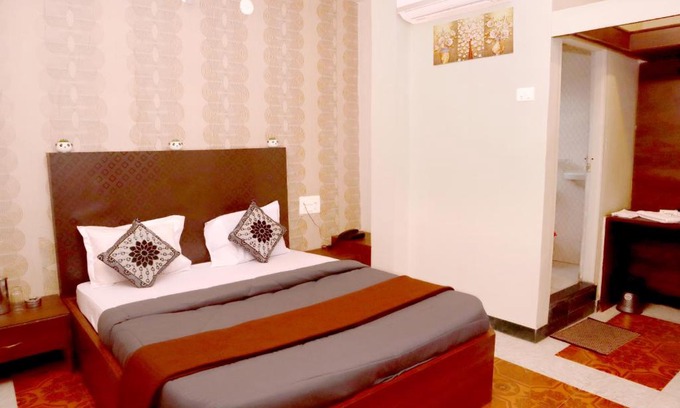 Kolhapur Hotel | Hotel Janki