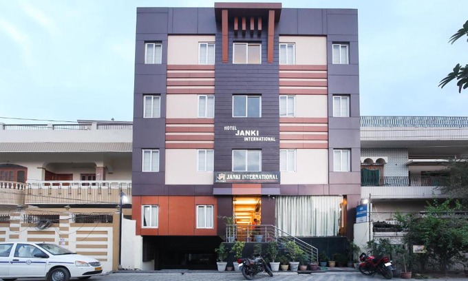 Sigra House | Hotel Janki