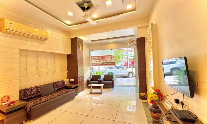 Paldi Hotel | Hotel Jasmine - Ahmadabad