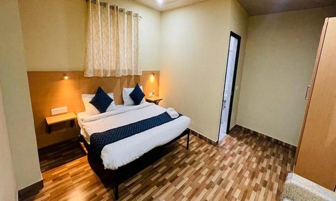 Delhi Hotel | Hotel Jeet Palace Near Laxmi Nagar Metro Station