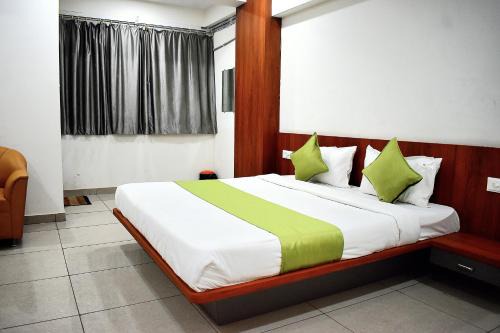 Halol Hotel | HOTEL KANHA INN