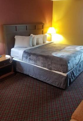 Stillwater Apartment | Hotel King Bed Hotel Room 121 Wi-Fi Booking