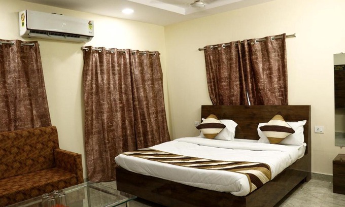 Ajmer Hotel | Hotel King Edward Memorial 50 Mtrs from Railway Station