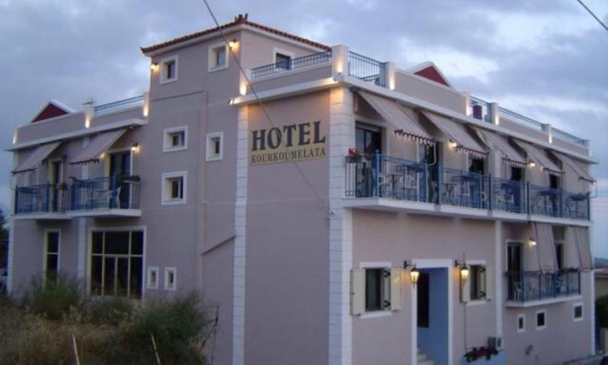 Metaxata Hotel | Hotel Kourkoumelata