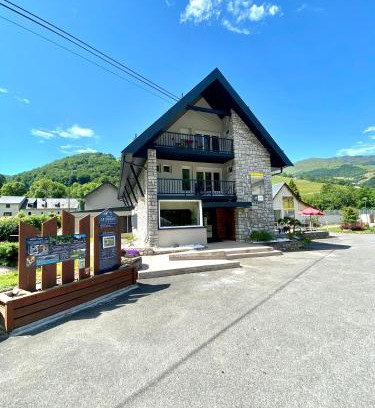 Sainte-Marie-de-Campan Hotel | Hotel Le Chalet