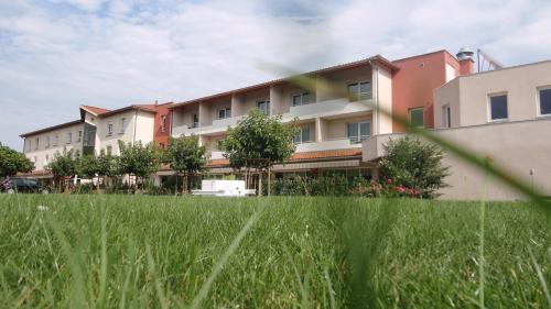 Sarcey Hotel | Hotel Le Chatard