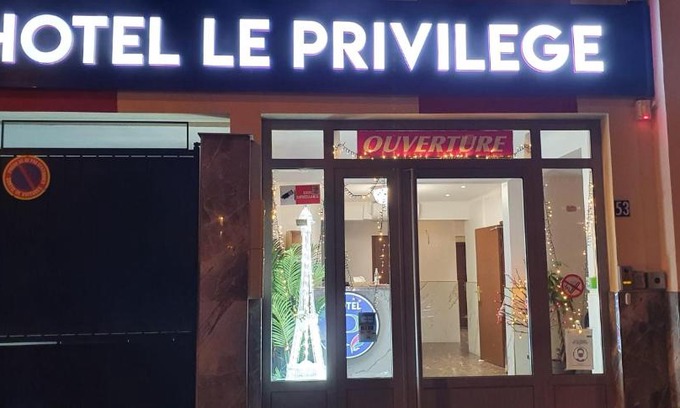La Courneuve Hotel | Hotel le Privilege