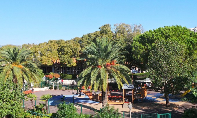 Antibes Old Town Hotel | Hotel Le Relais Du Postillon