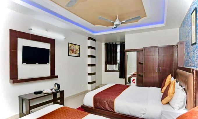 Taj Ganj Hotel | Hotel Lime Light Family Stay By BRI