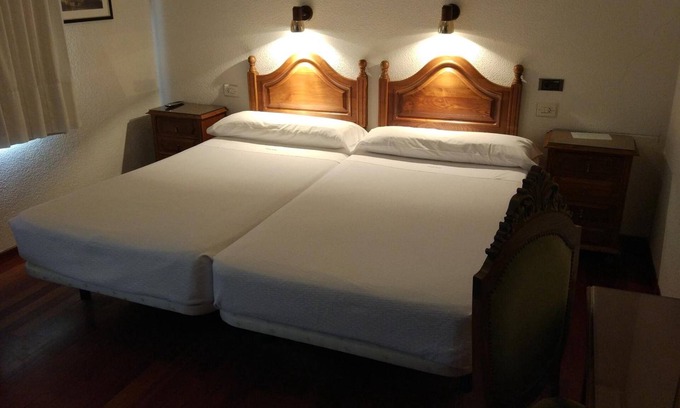 Puebla de Sanabria Hotel | Hotel Los Perales