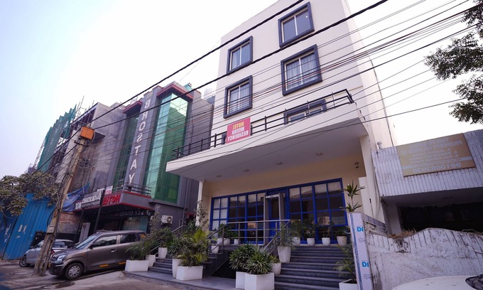 Pashim Vihar Hotel | Hotel Lyf Corporate Suites Meera Bagh